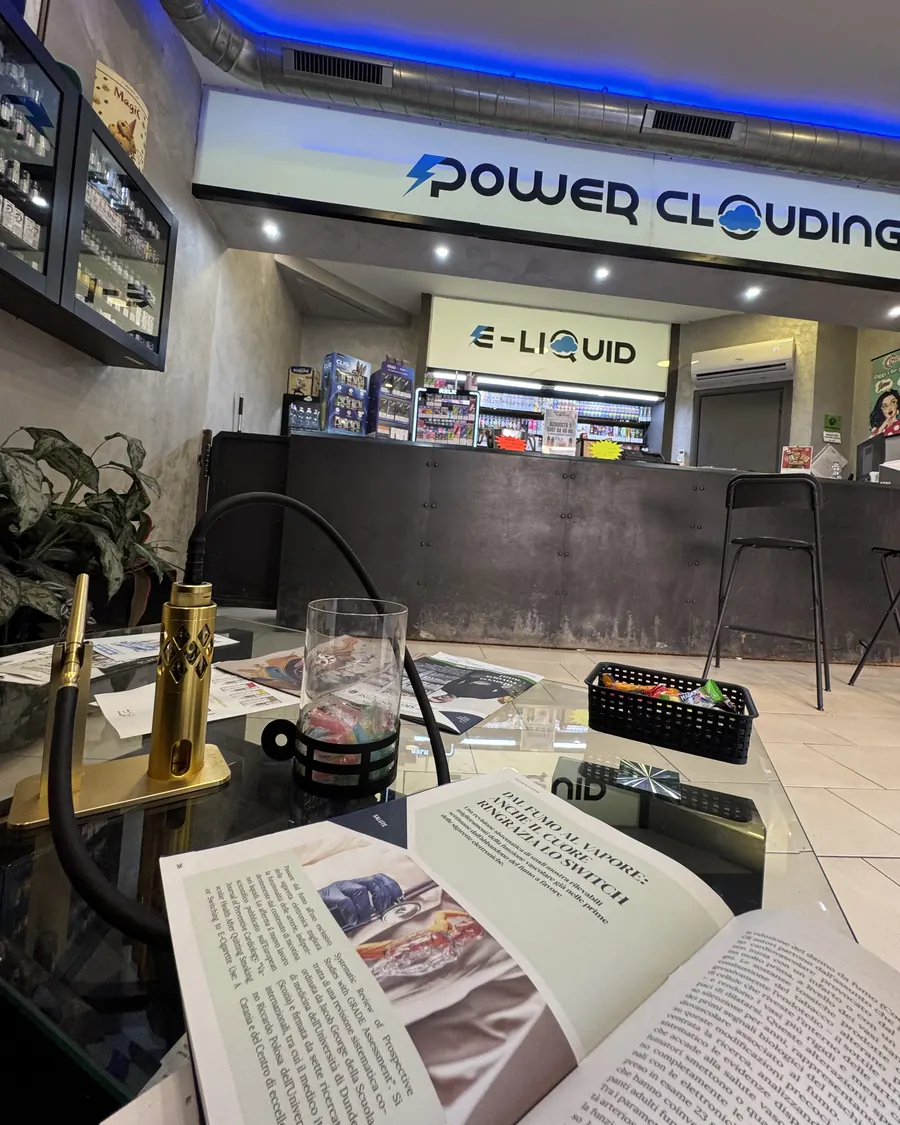 L'angolo consulenza con il tavolino e il banco
